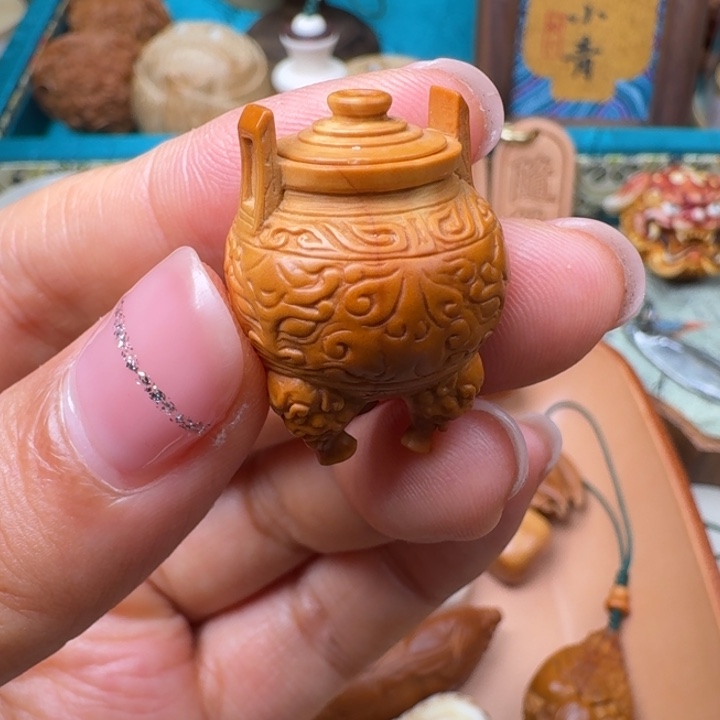 蓝***光橄榄核吊坠核潮核雕手工制作