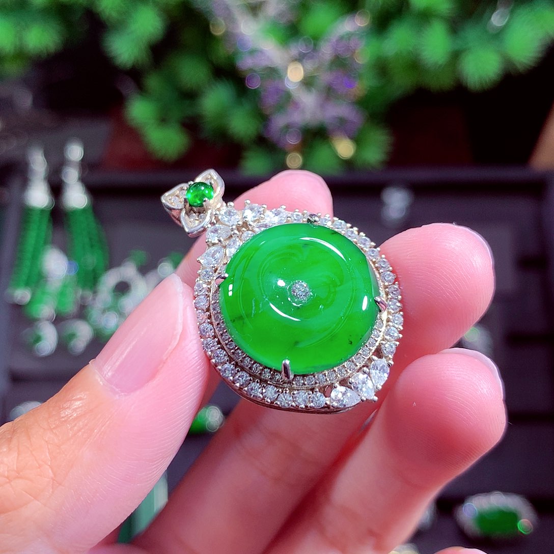 颈饰未镶嵌翡翠天然