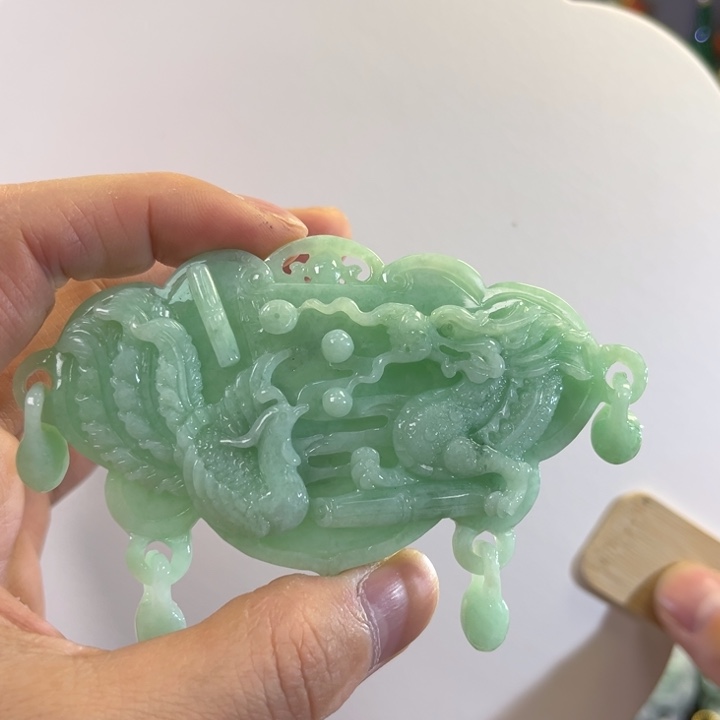 翡翠吊坠(赠链)未镶嵌代编织