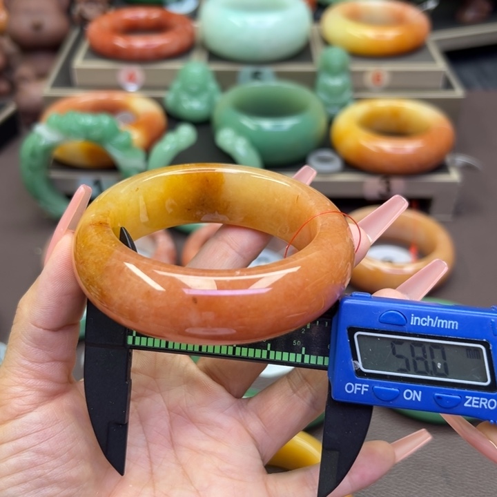 未镶嵌手镯石英岩玉