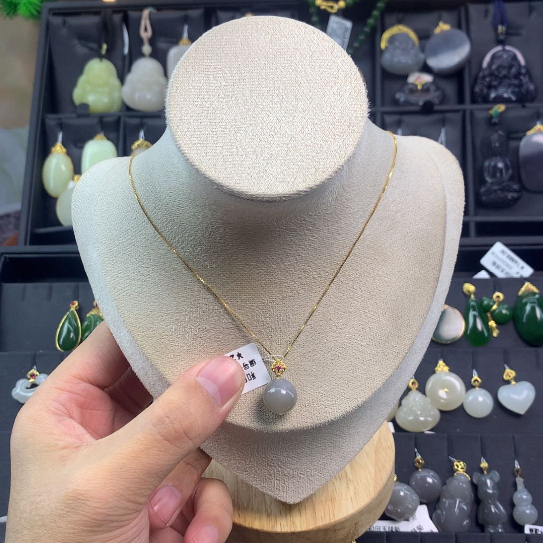 和田玉吊坠18K金镶嵌