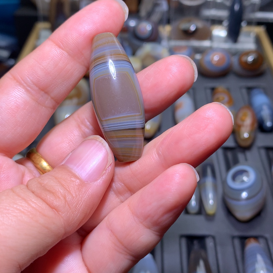 肥***点玛瑙/玉髓未镶嵌颈饰