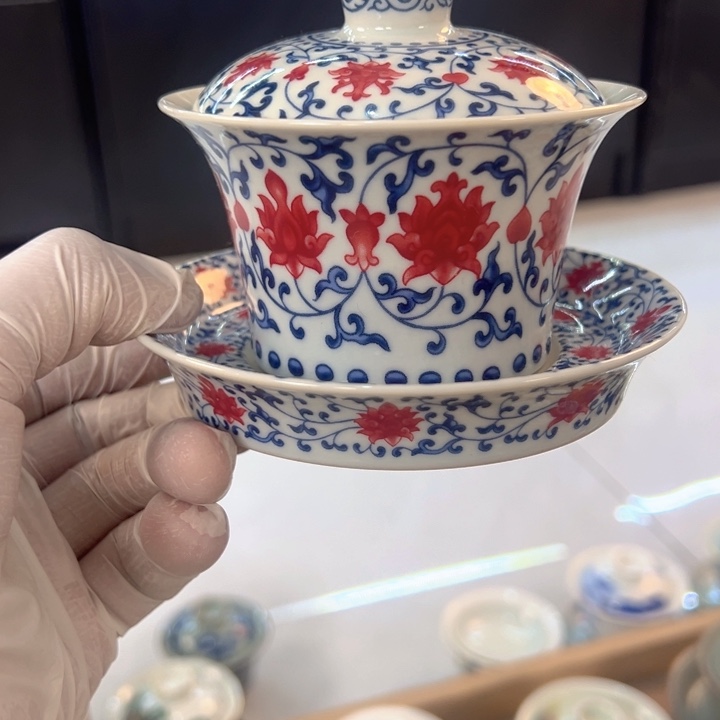 摆件陶白青花里红缠枝莲马蹄盖碗全品