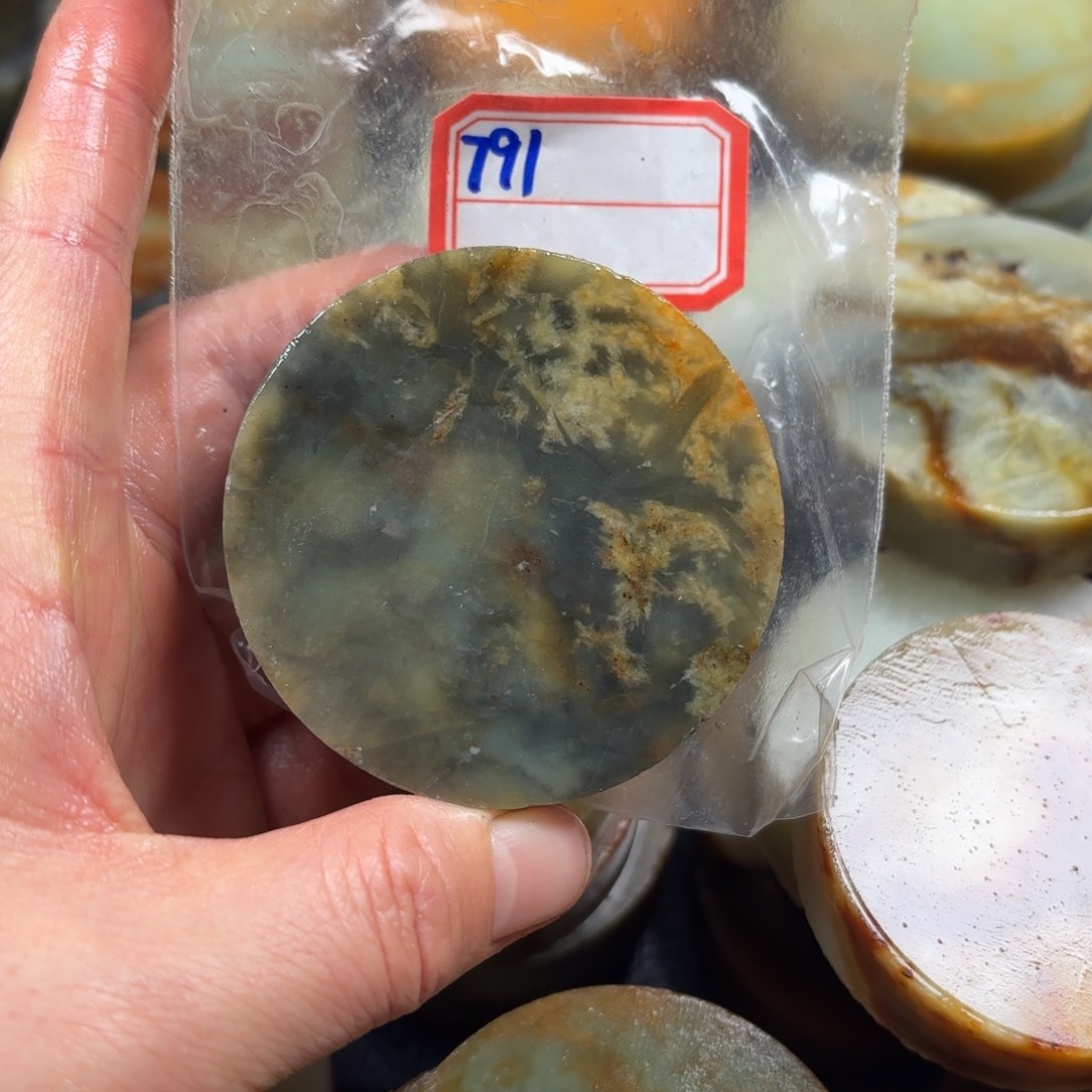 幸***米蛇纹石玉未镶嵌珠宝半成品