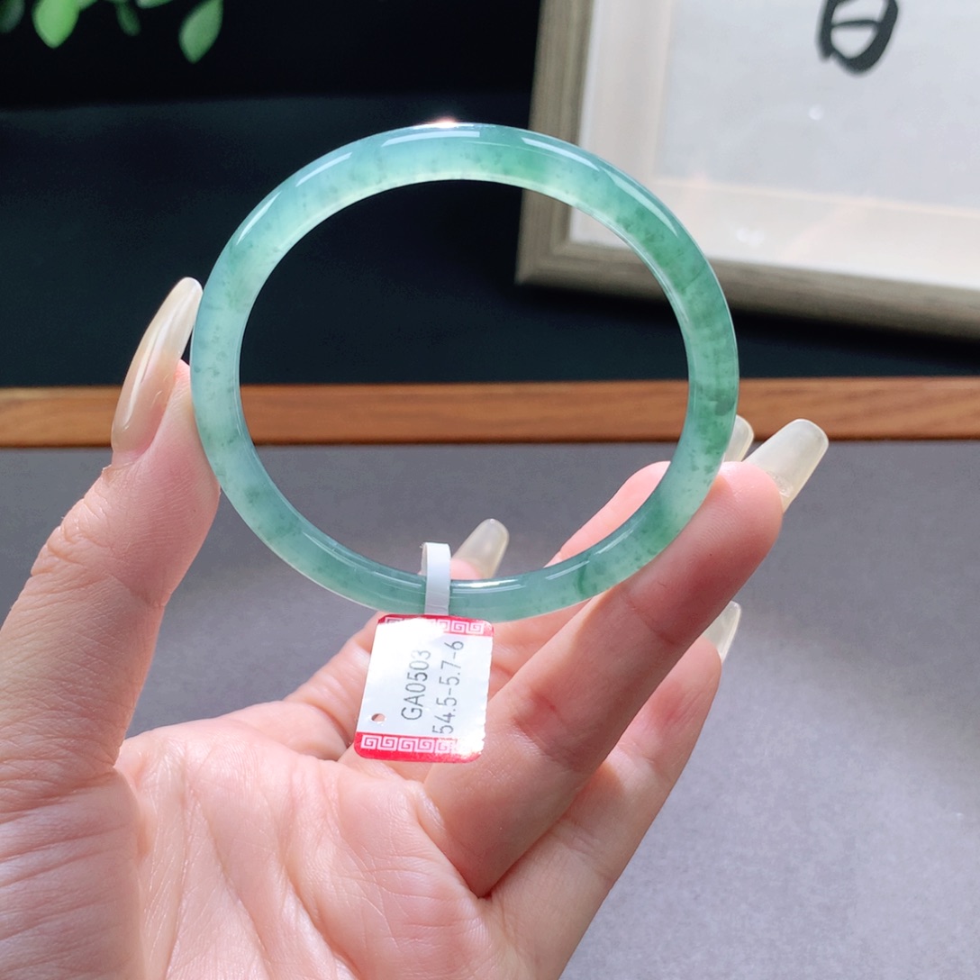 翡翠手镯未镶嵌天然翡翠手镯