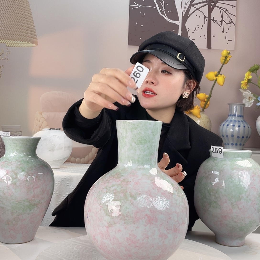 卖****摆件微瑕260 景德镇陶瓷艺术精品