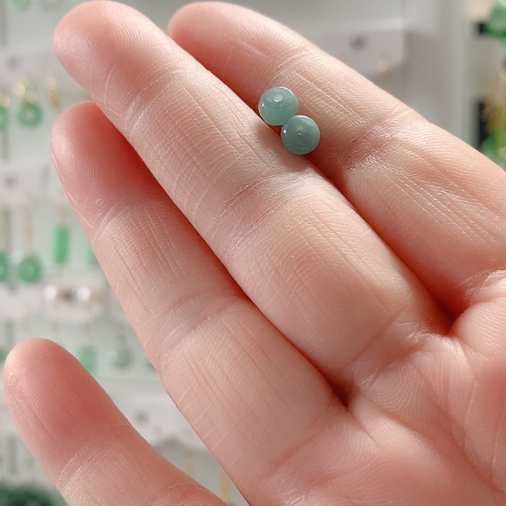 翡翠耳饰未镶嵌翡翠