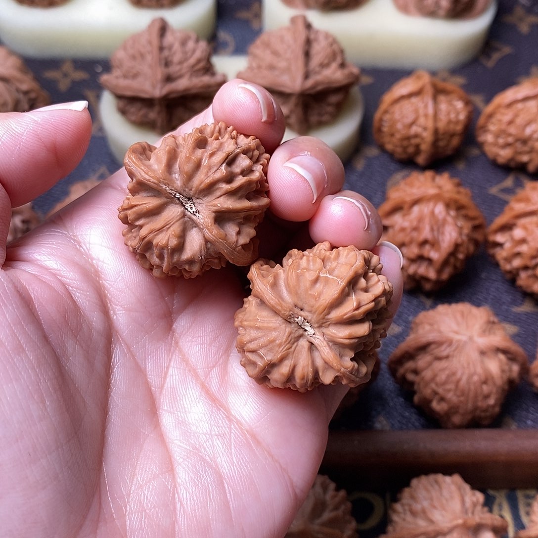 我****吊坠桃核全品骨赛龙32尺