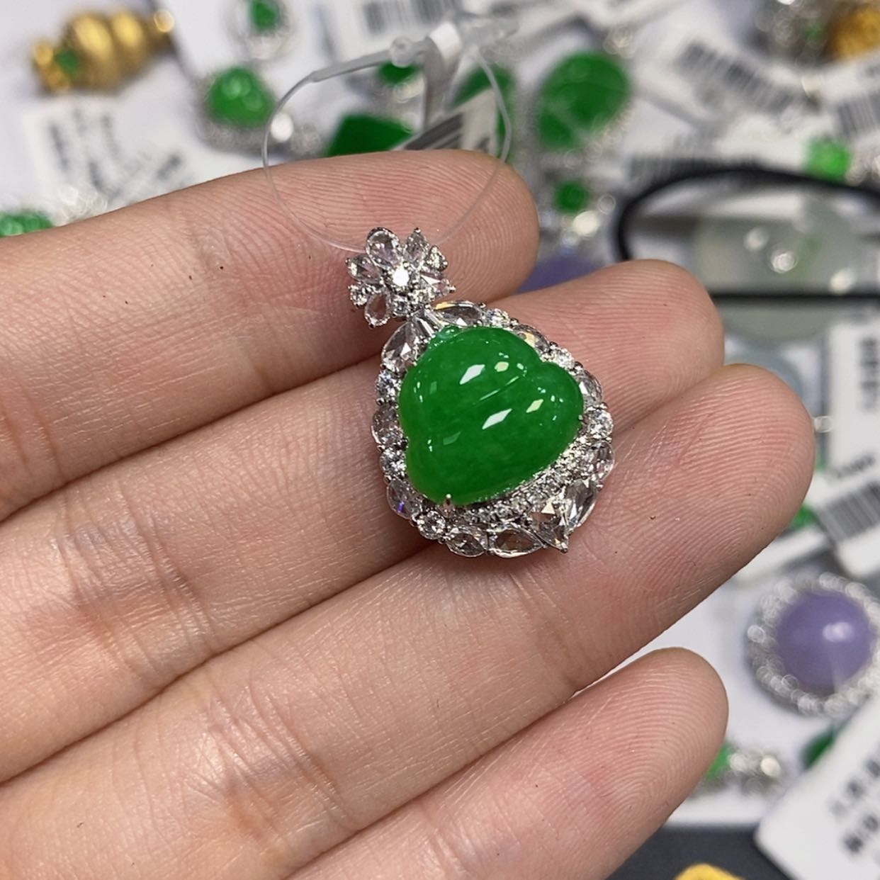 【闪购商品】颈饰18K金镶嵌翡翠星*～吊坠