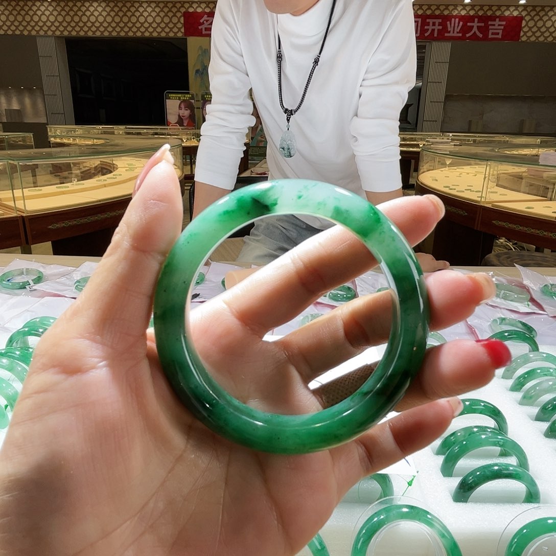 石英质玉颈饰未镶嵌一个