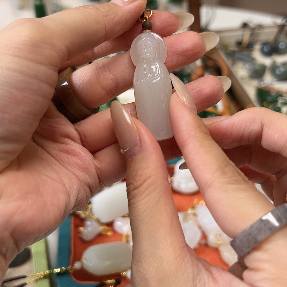 和田玉18K金镶嵌颈饰