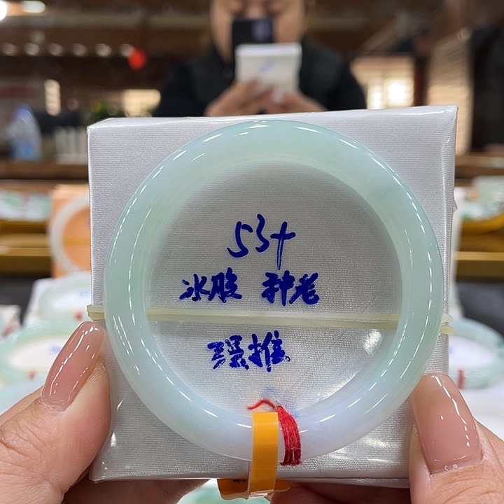 翡翠手镯未镶嵌翡翠