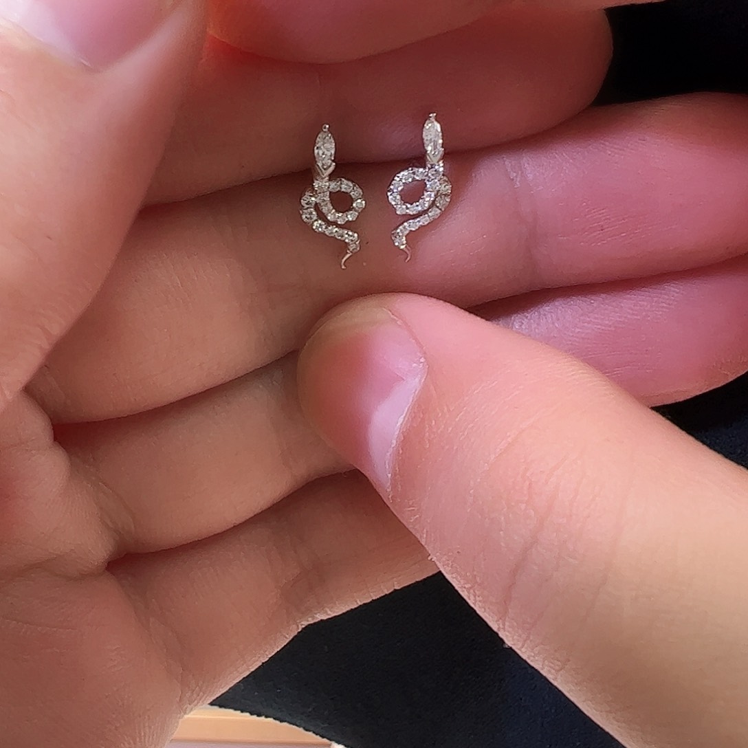 钻石耳饰18K金镶嵌蛇耳钉一对