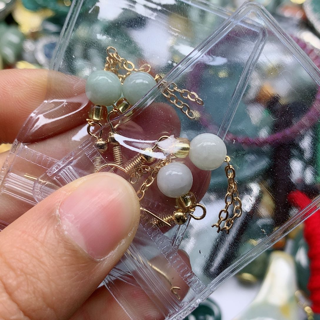 翡翠颈饰未镶嵌手串