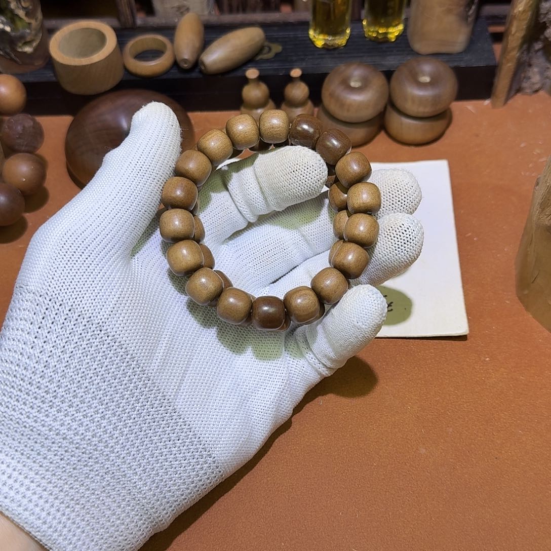 檀香木11.12×18颗黑肉顺纹单圈