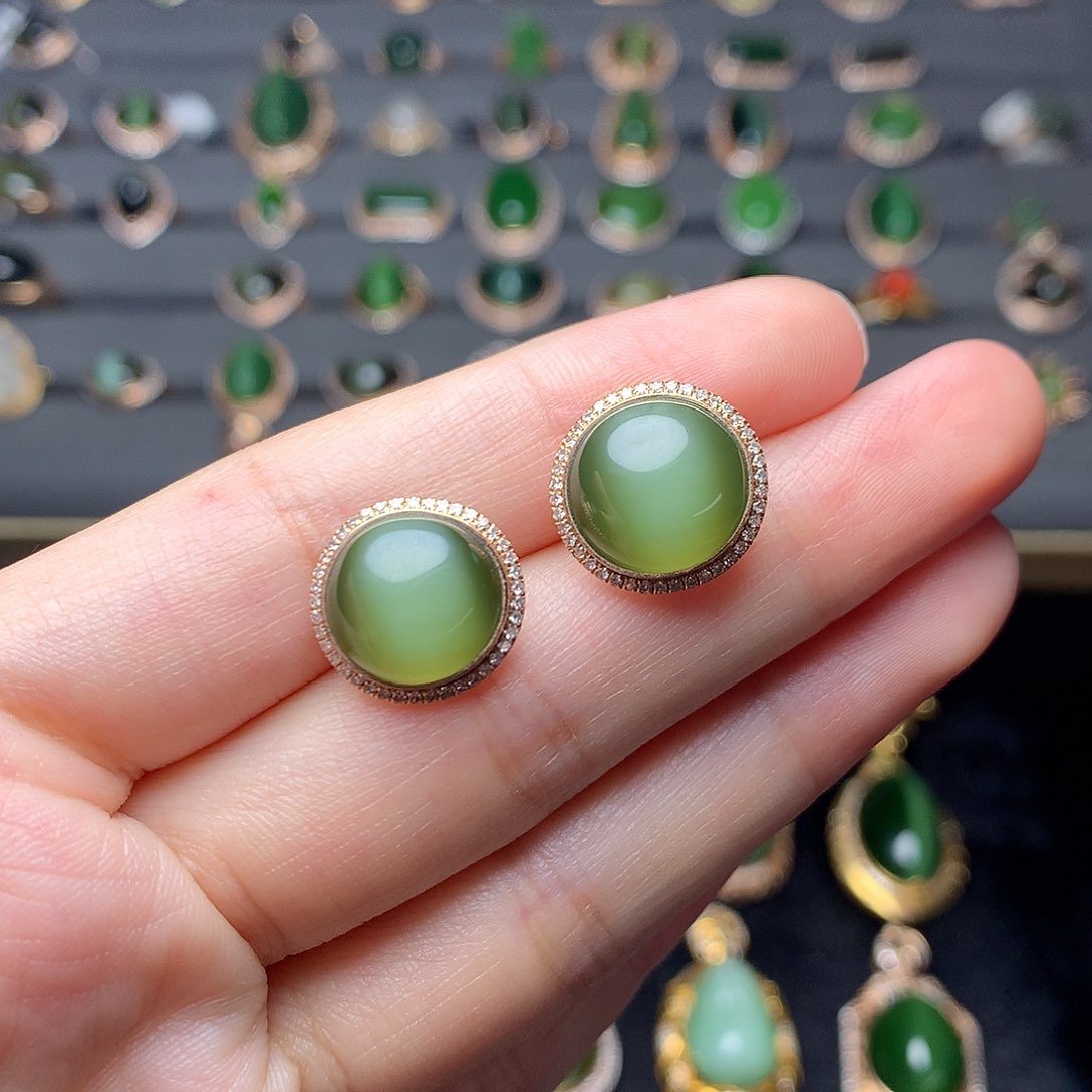 和田玉18K金镶嵌耳饰