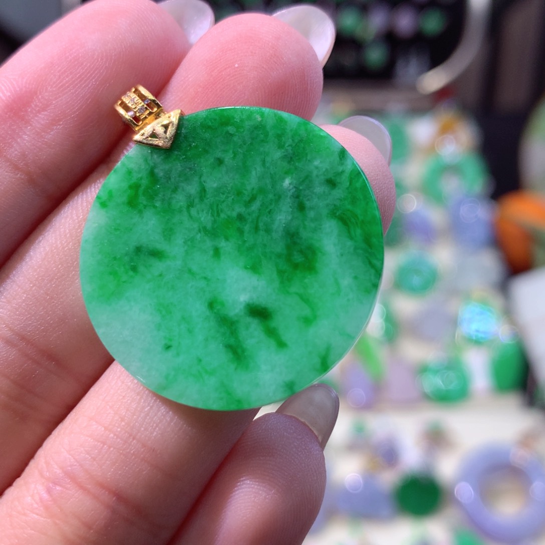 翡翠颈饰18K金镶嵌翡翠