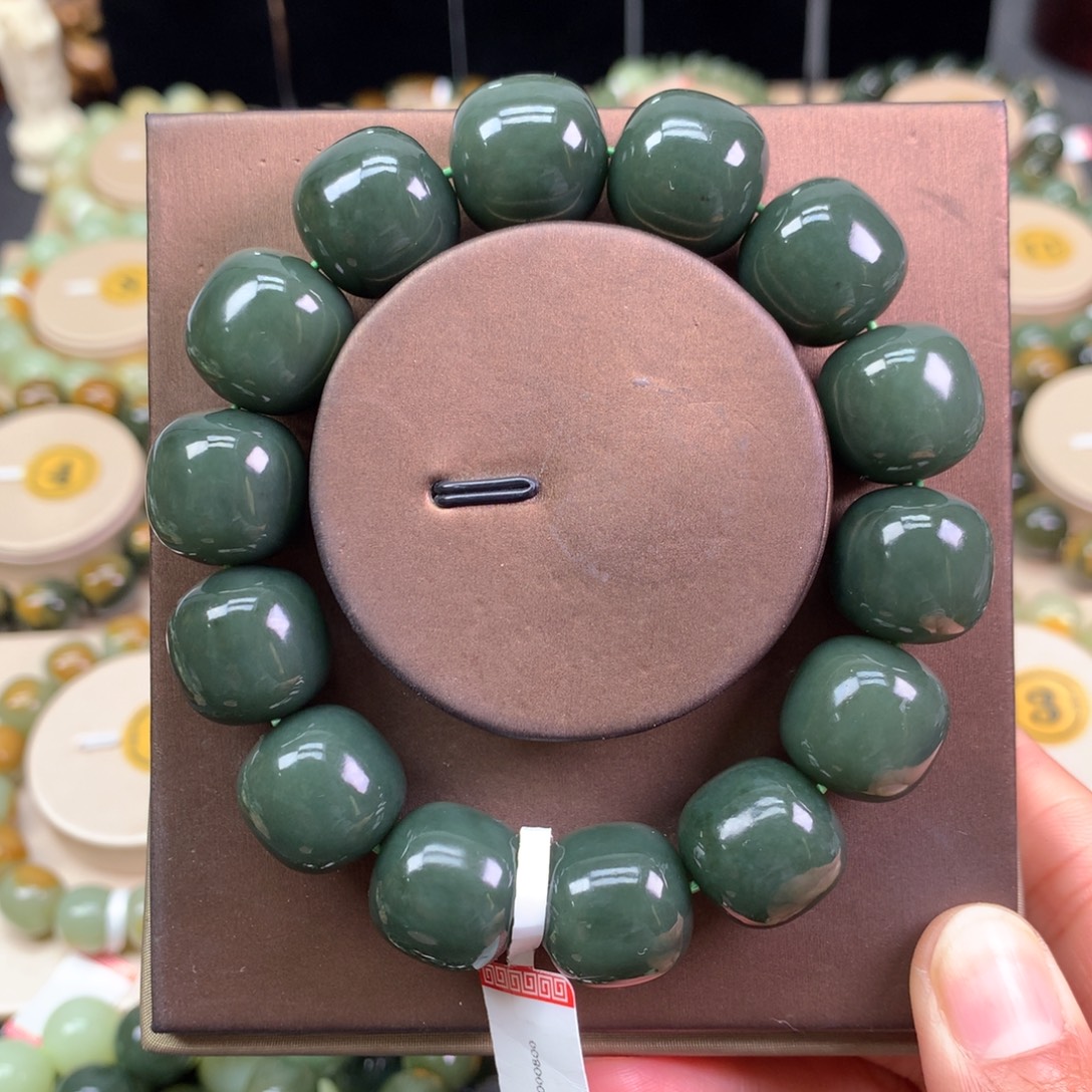 椰***枫和田玉未镶嵌手链