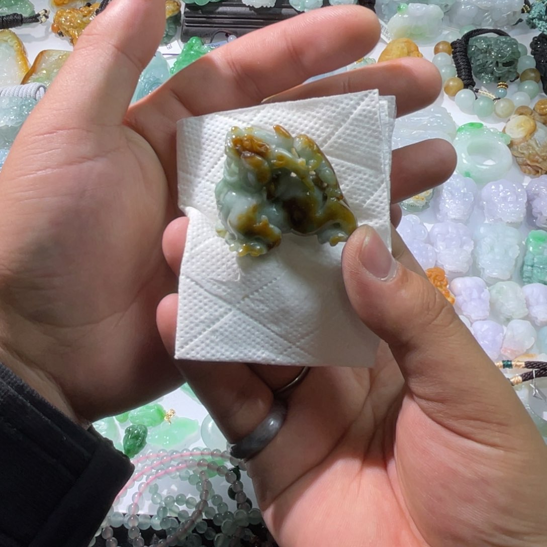 翡翠颈饰未镶嵌天然