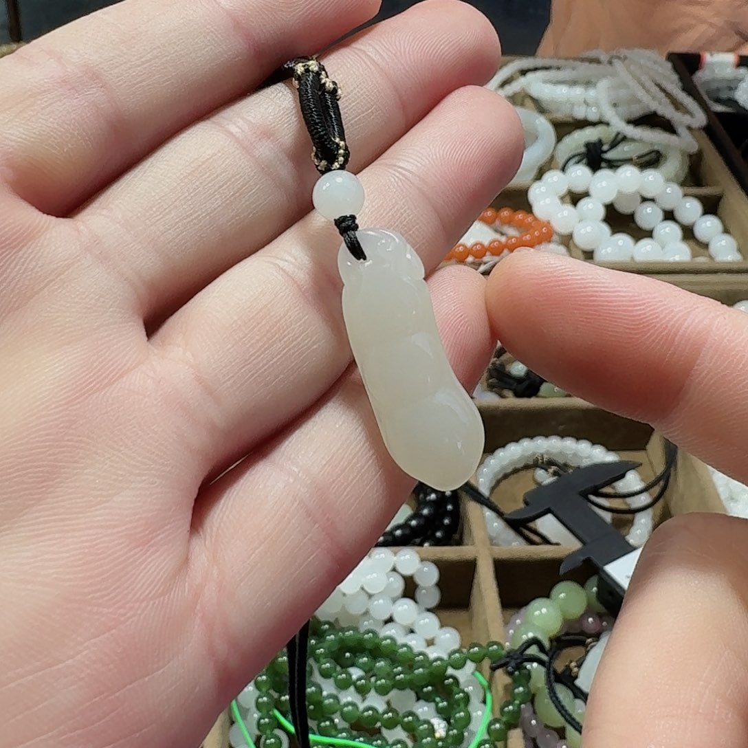 和田玉颈饰未镶嵌