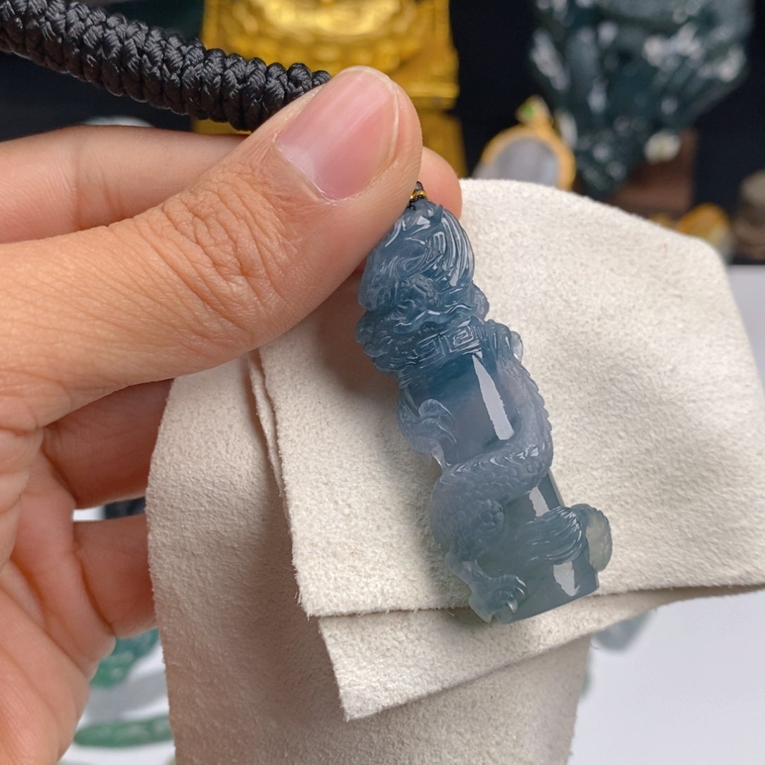翡翠颈饰未镶嵌洛*丶龙柱
