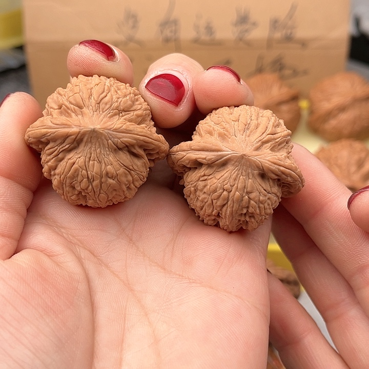 文玩核桃把件绣球37有黄尖