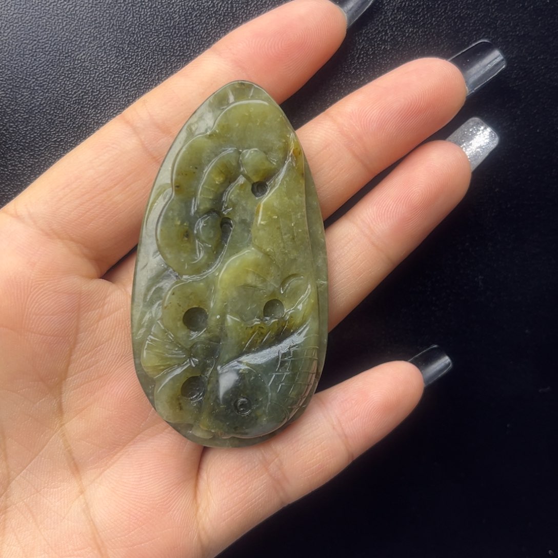 蛇纹石玉颈饰未镶嵌