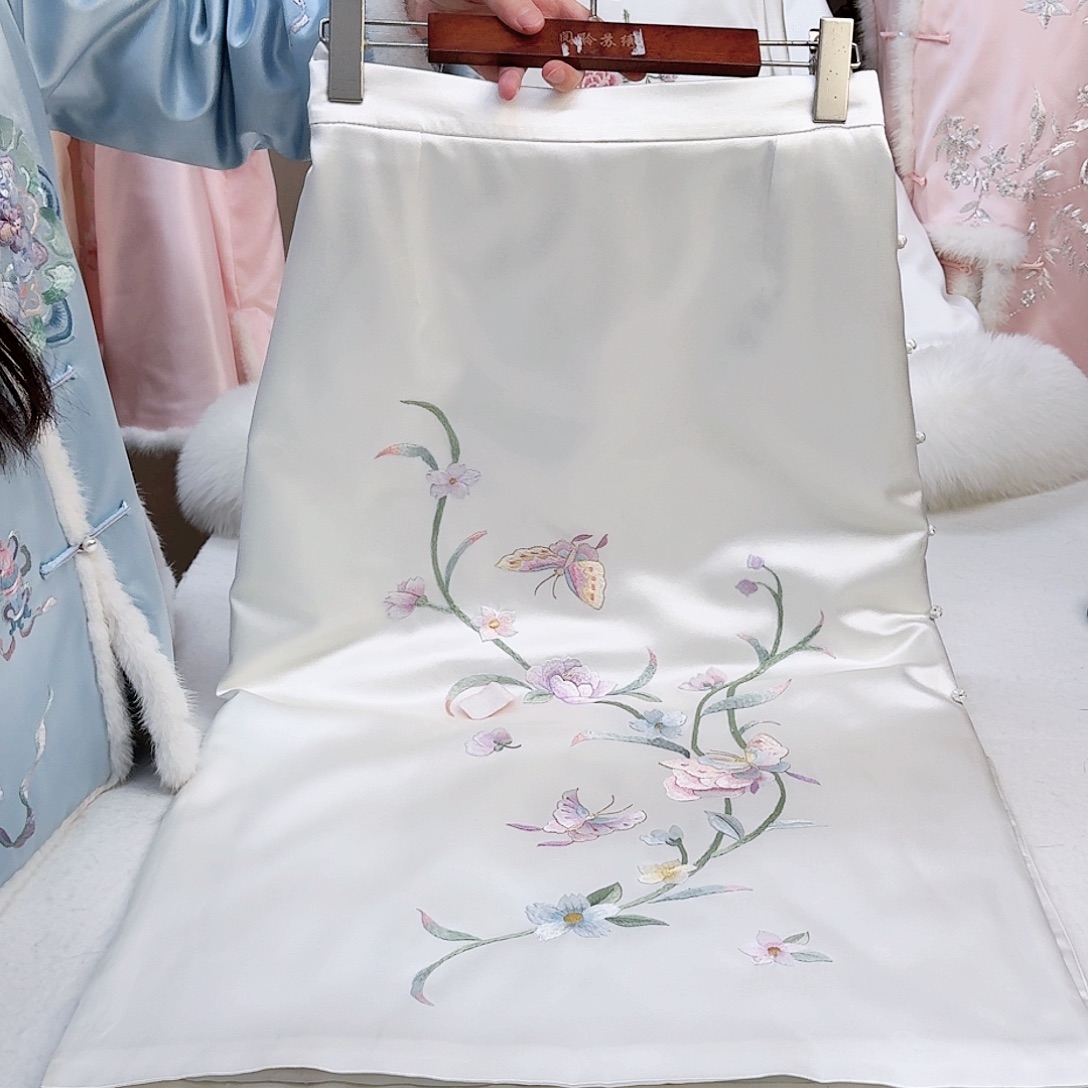 织绣白色桑蚕丝半身裙