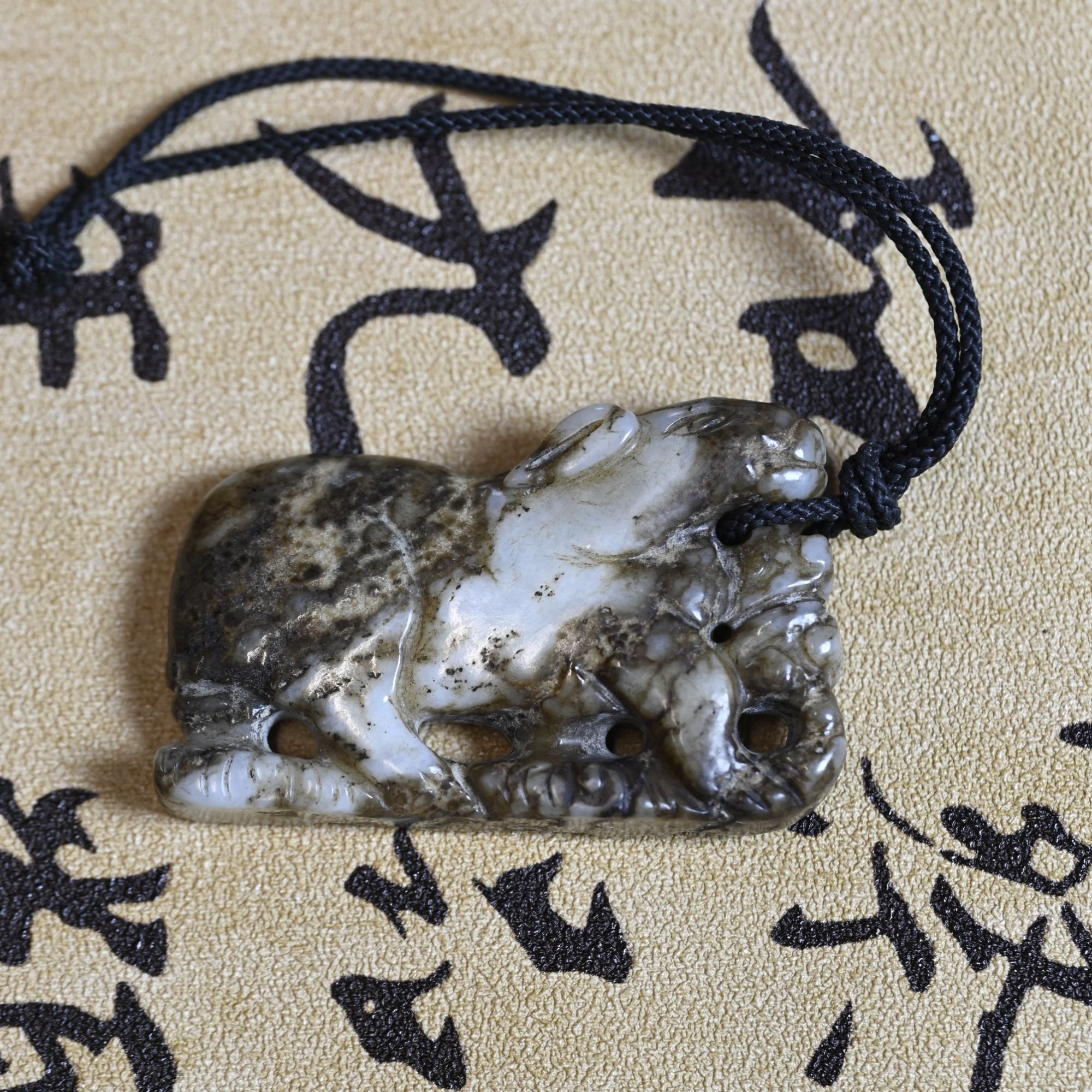577330 和田玉 白玉红沁瑞兽