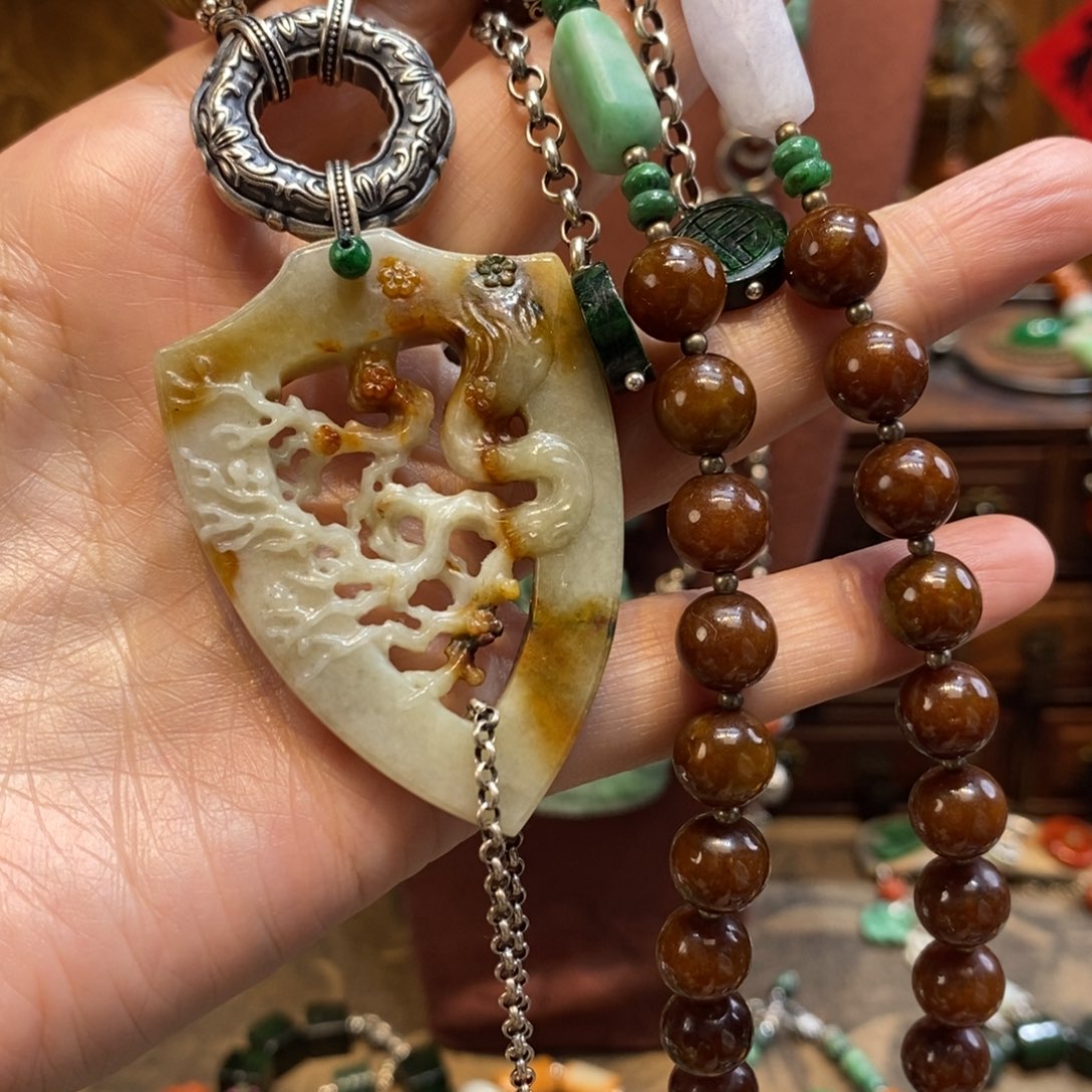 翡翠吊坠(赠链)未镶嵌