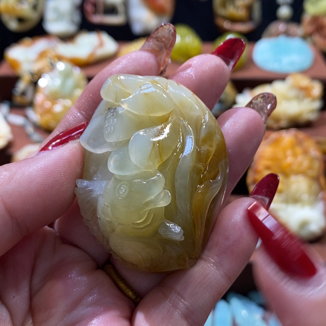 蛇纹石玉颈饰未镶嵌