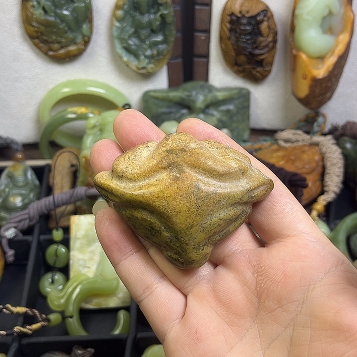 岫岩河磨玉（透闪石质玉）未镶嵌颈饰