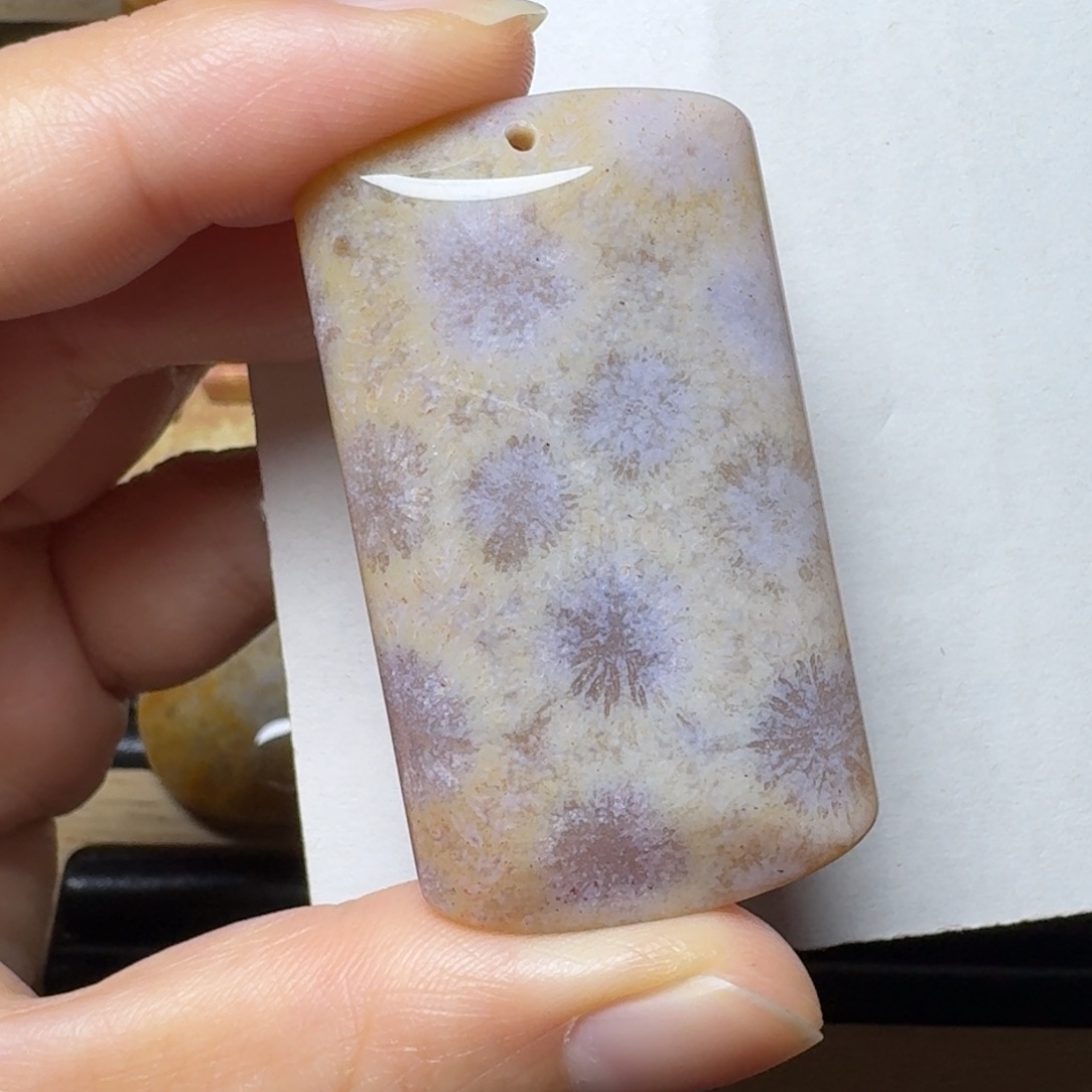 硅化玉未镶嵌浅黄紫，可盘