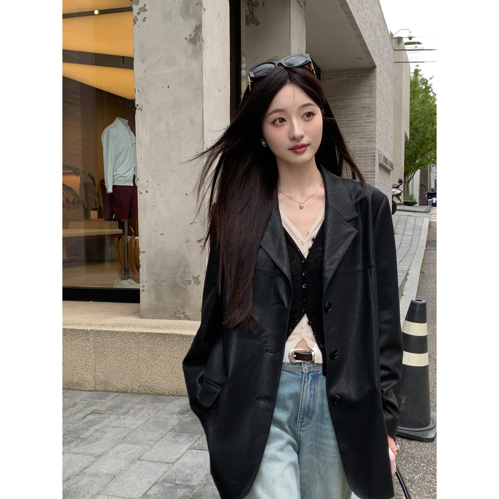 夏诗文 仿皮革PU面料老钱风高智设计感廓形西装女秋下摆开衩外套