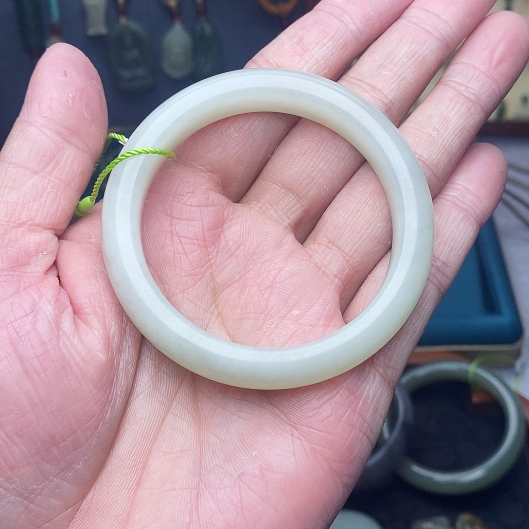 和田玉未镶嵌颈饰圈口56