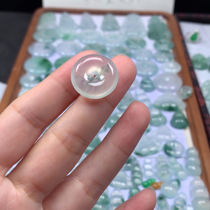 颈饰未镶嵌翡翠冰种飘花平安扣