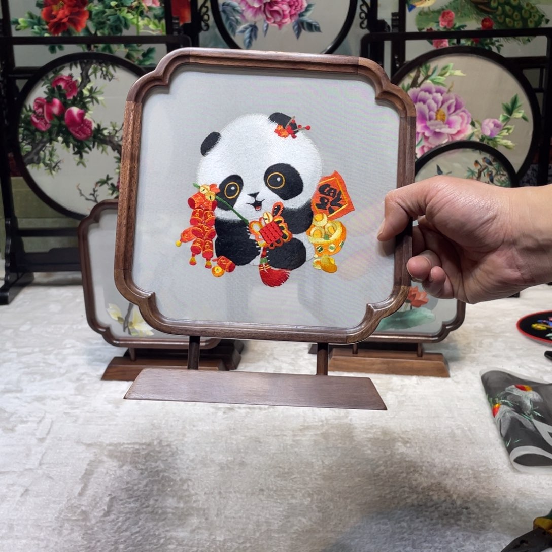 刺绣非遗传承摆件