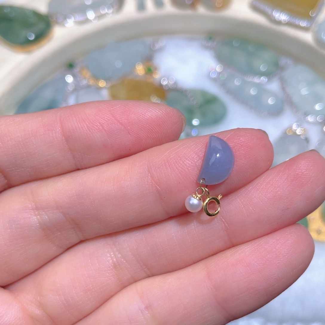 翡翠颈饰18K金镶嵌翡翠