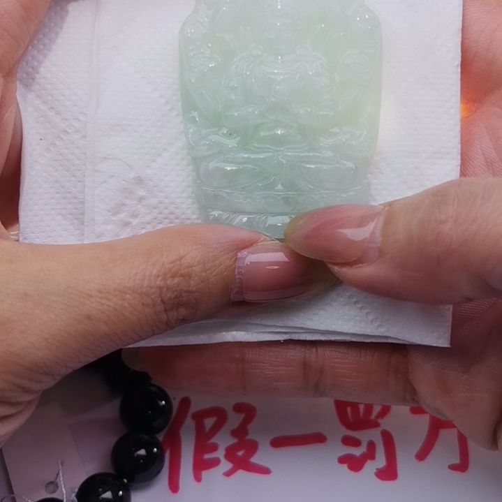 翡翠颈饰未镶嵌天然的A货翡翠