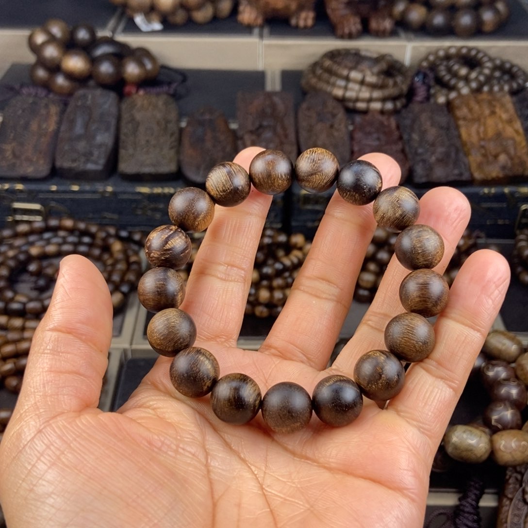 沉香手串公*越南芽庄白棋玉化留疤