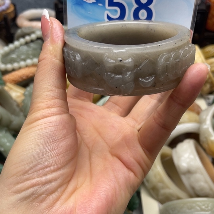 石英岩玉未镶嵌手镯