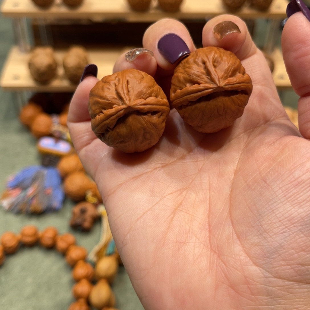 文玩核桃把件三棱肉圆