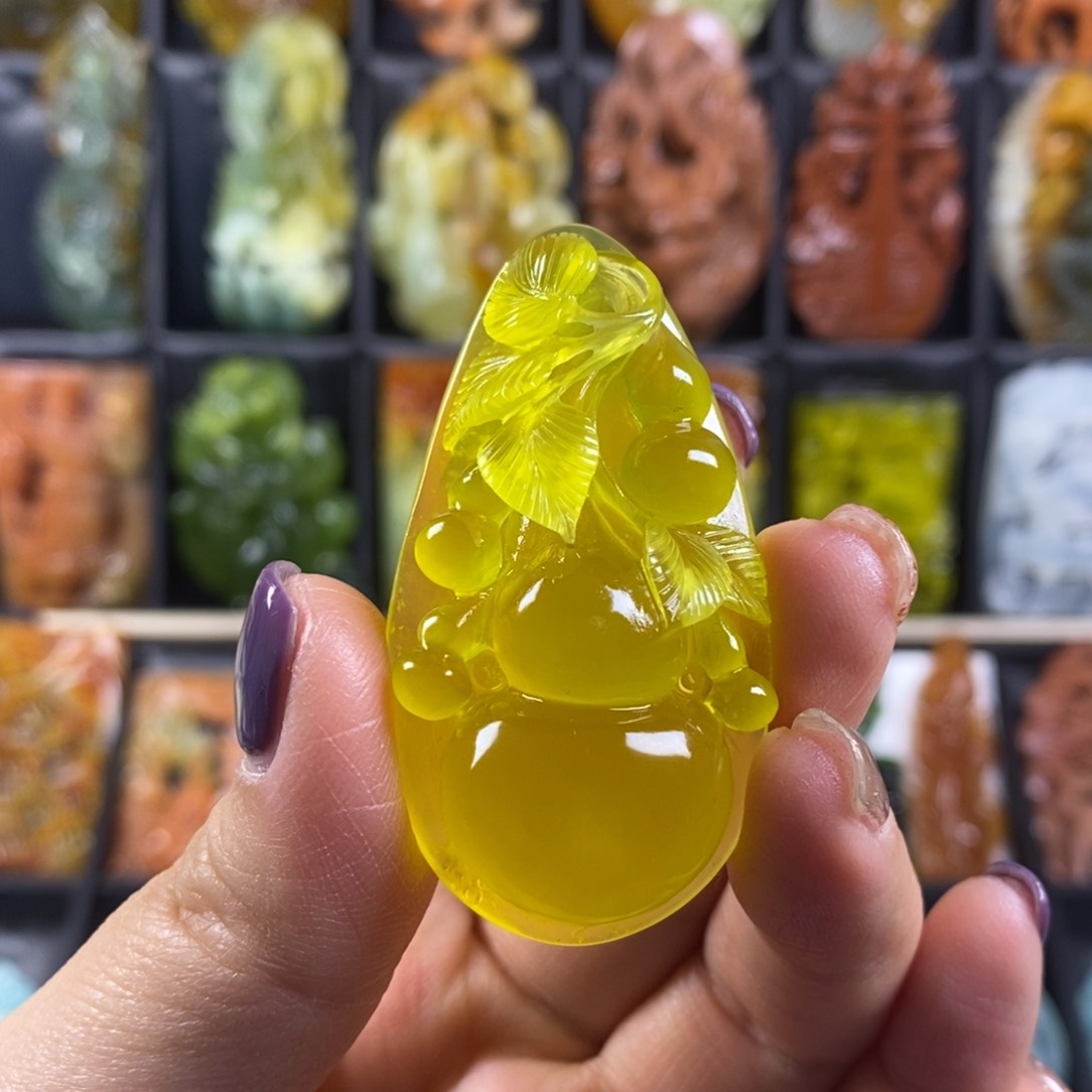 蛇纹石玉颈饰合金