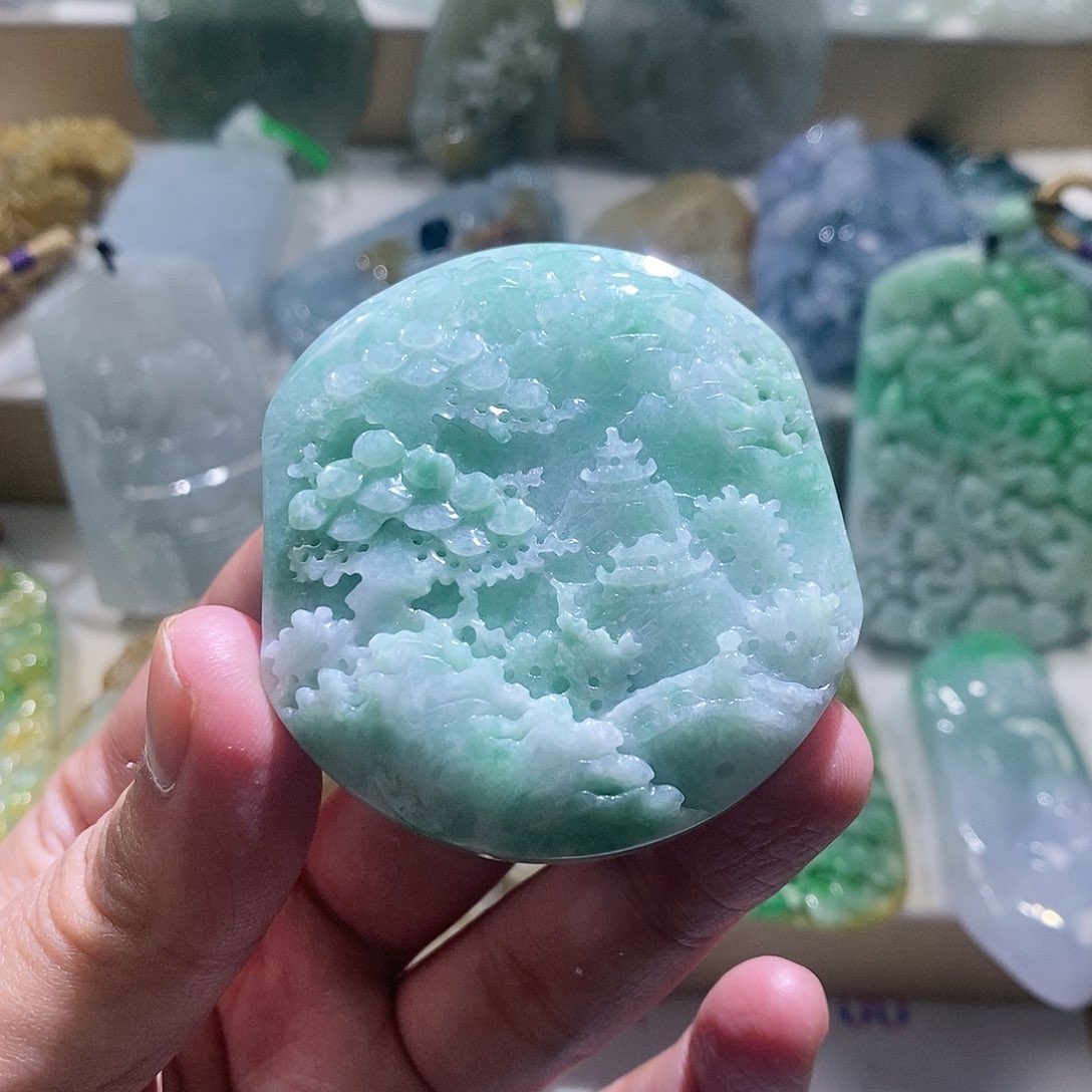 【闪购商品】翡翠颈饰未镶嵌山水