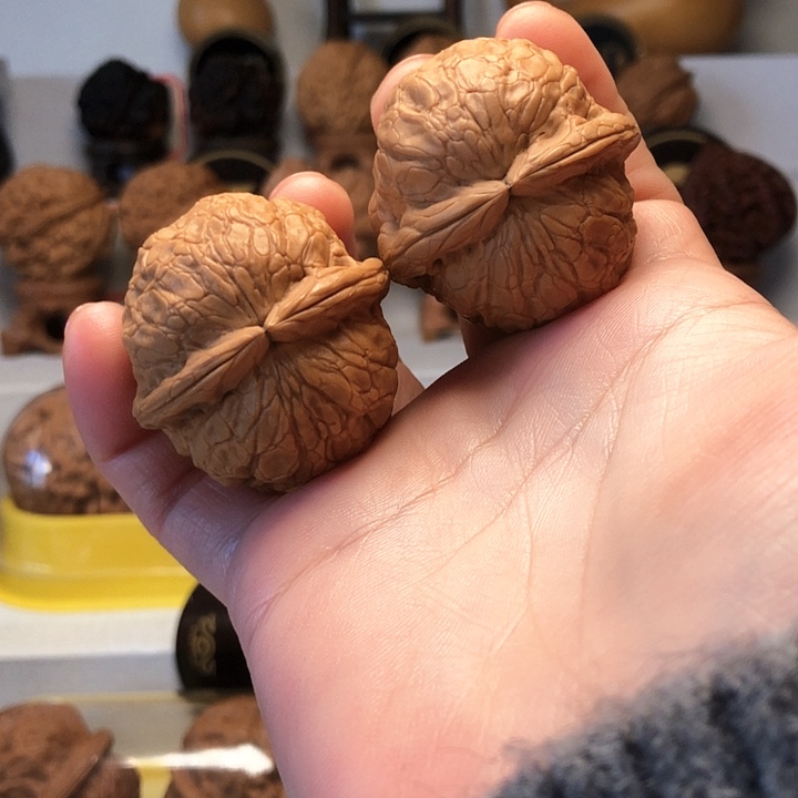 吊坠文玩核桃?云南铁核桃