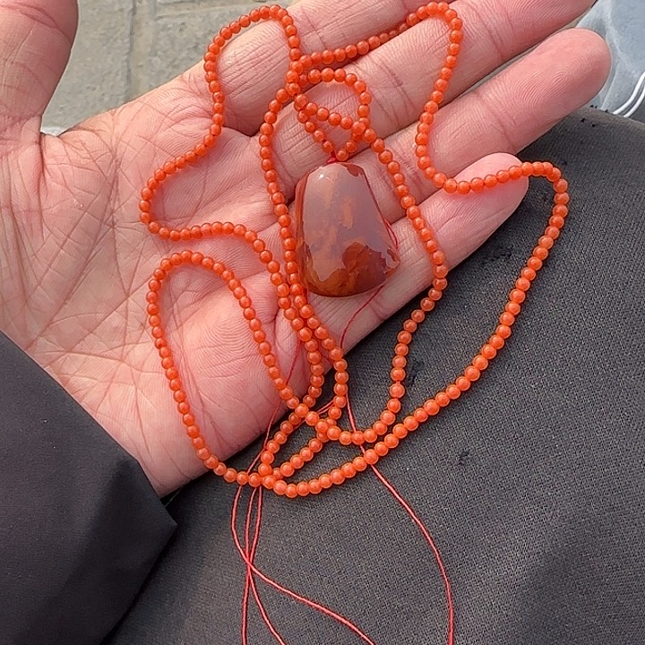 南红玛瑙颈饰未镶嵌