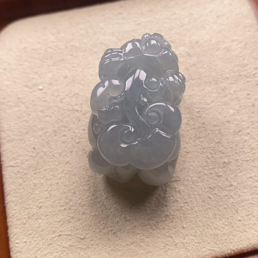翡翠未镶嵌颈饰如意貔貅