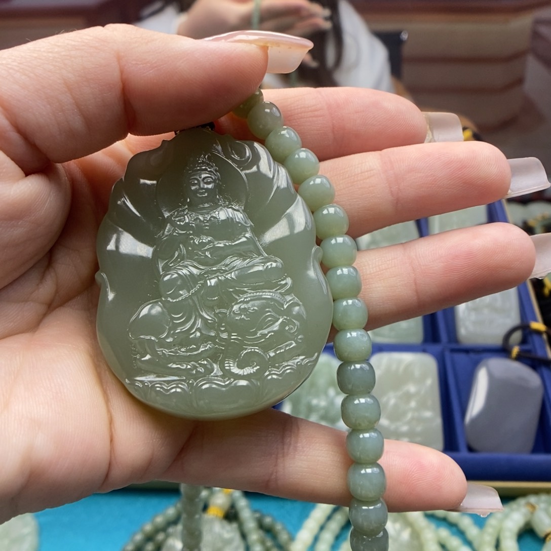 和田玉颈饰未镶嵌盖