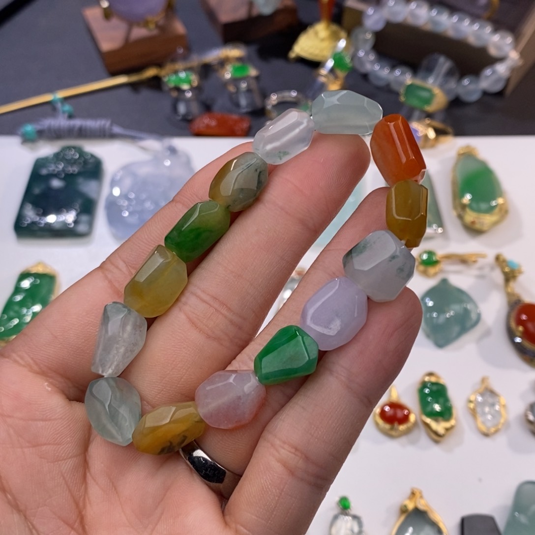 翡翠颈饰未镶嵌手串腾冲老料