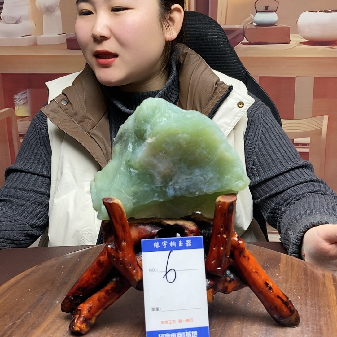 蛇纹石玉原石未镶嵌